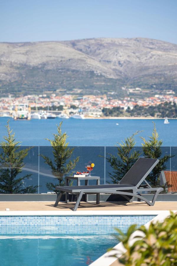 Villa 360 *